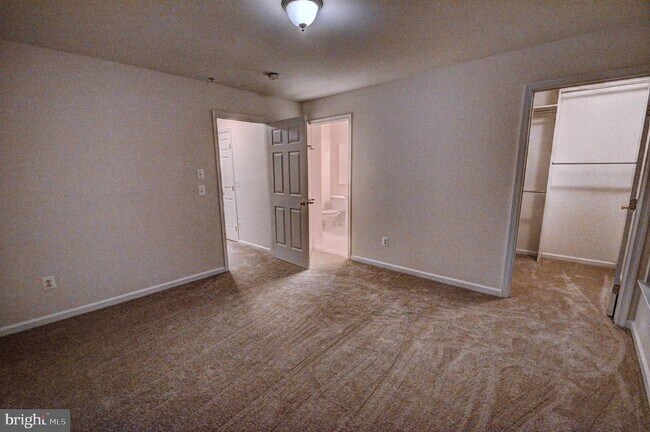 Building Photo - 3627 Madison Ln