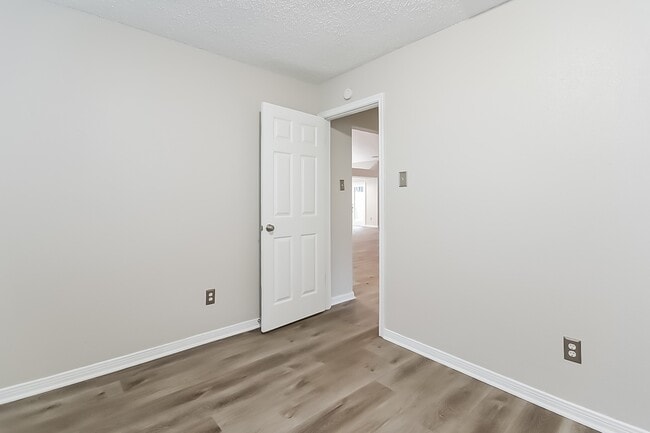 Building Photo - 2627 S Brompton Dr