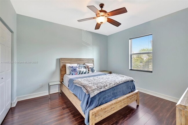 Building Photo - 853 SW 11th Ct
