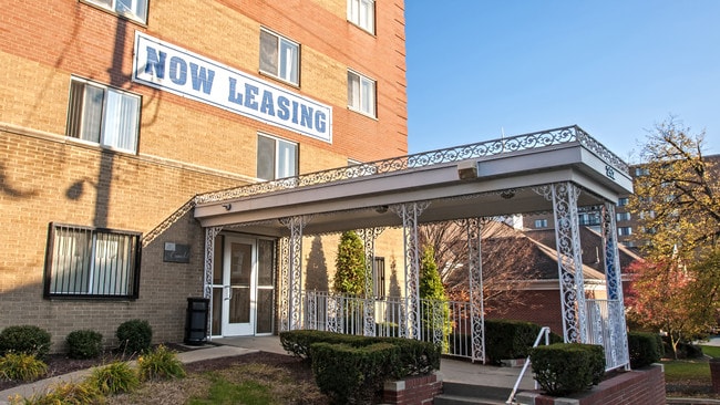 Building Photo - Camelot Apartments