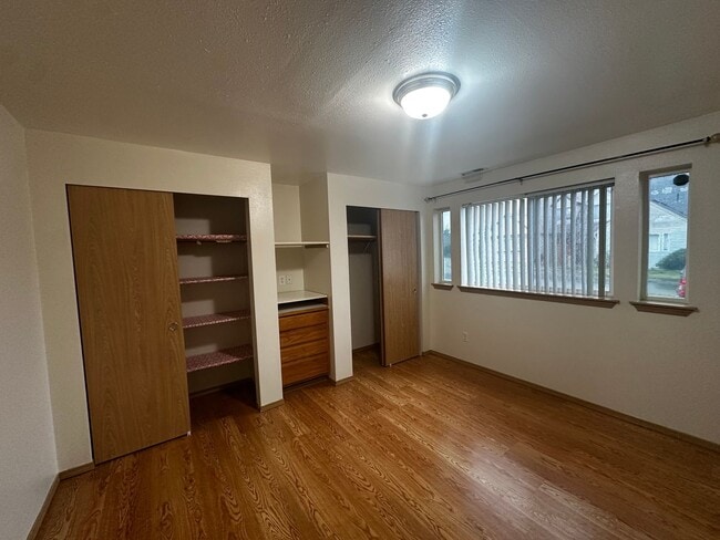 Building Photo - Charming Three Bedroom Near Pacific Ave!