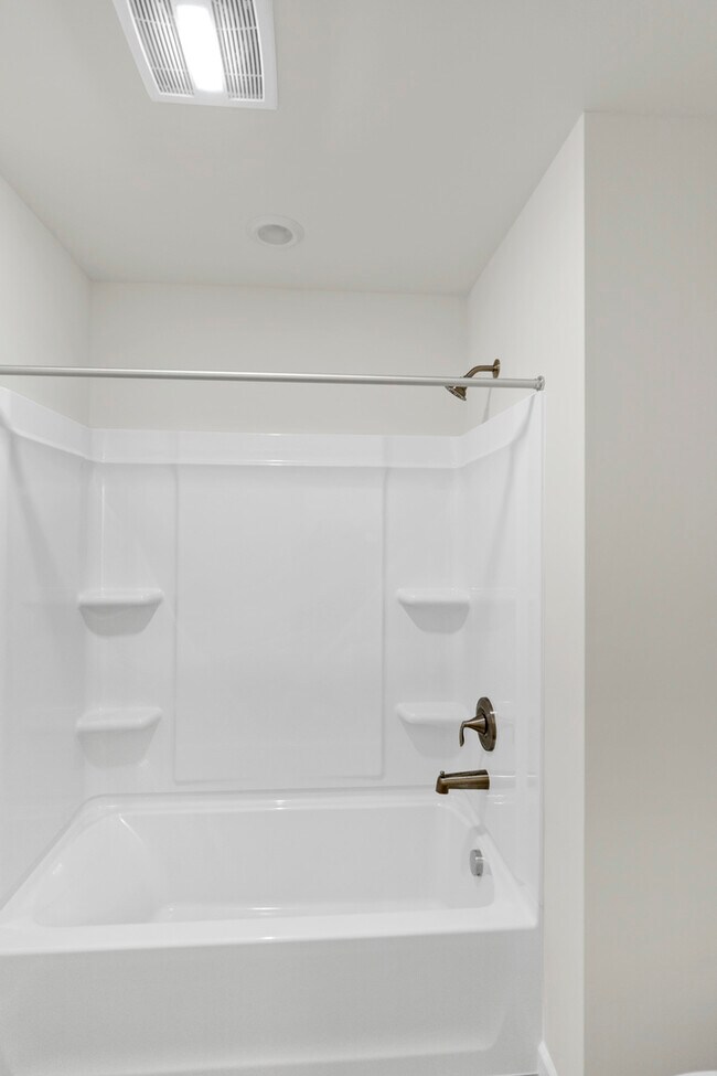 Building Photo - 668 Branson Dr