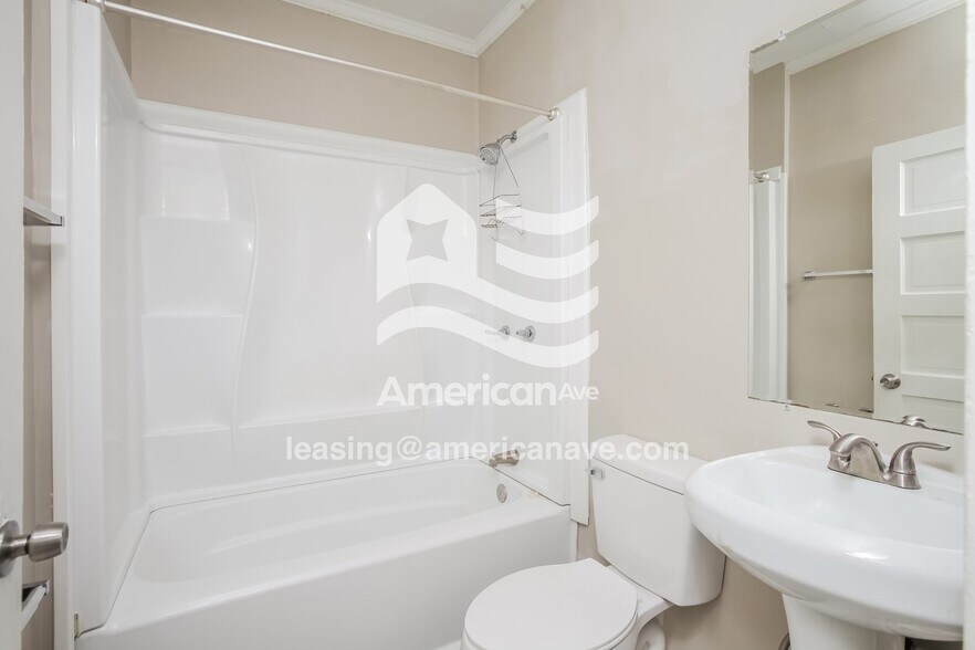 Building Photo - 1106 Page St