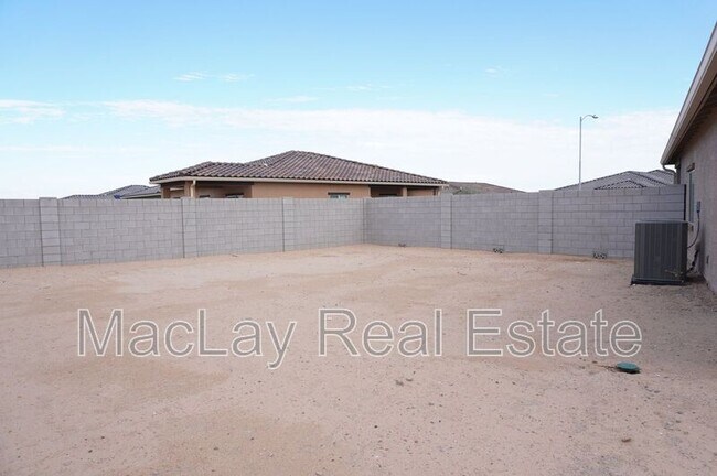 Building Photo - 680 N Crowned Dove Trail