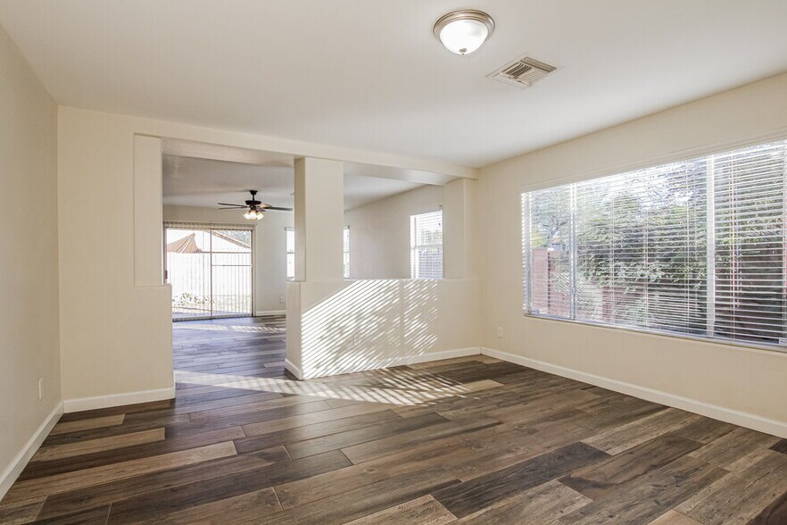 Building Photo - 2902 W Irma Ln