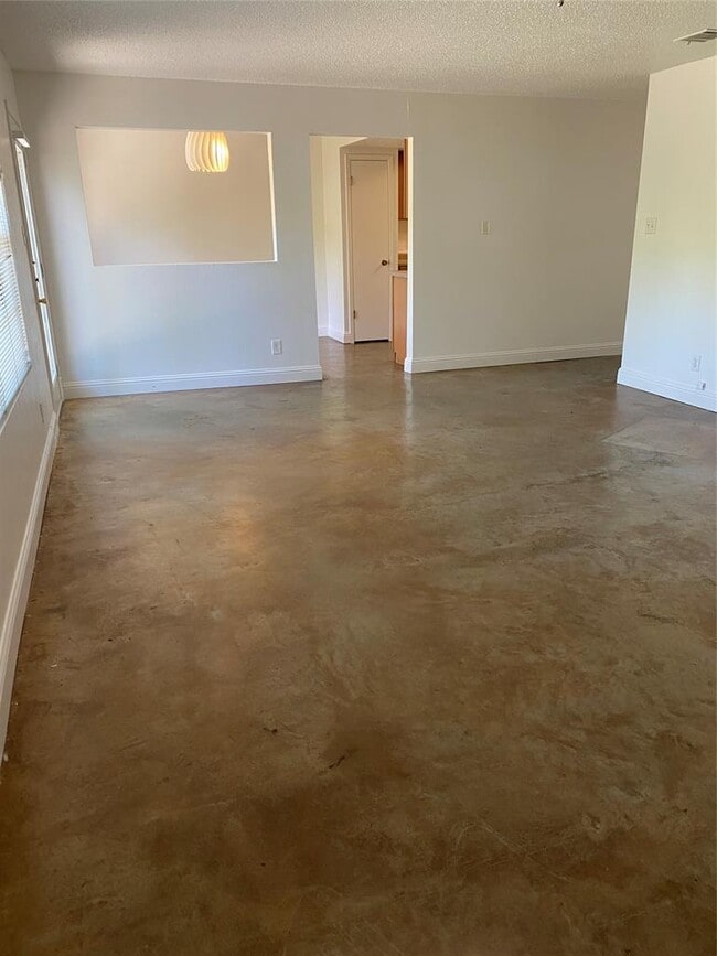 Building Photo - 2406 Broken Oak Dr