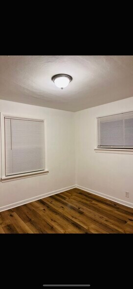 Building Photo - 4936 Hummelsheim Ave