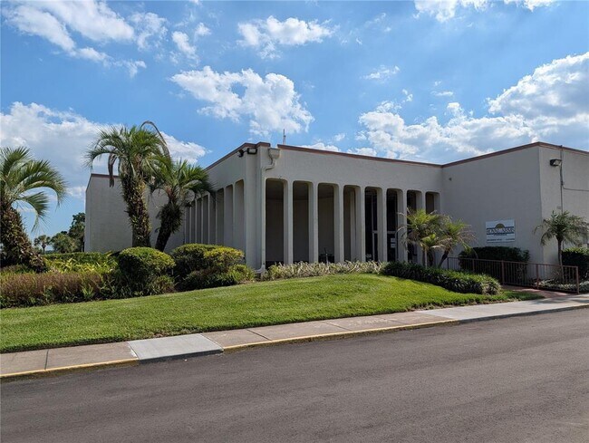 Building Photo - 522 Orange Dr