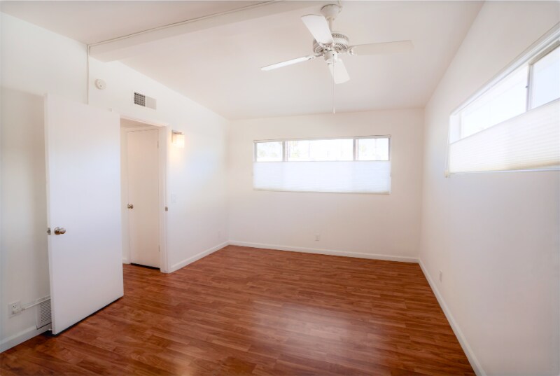 Building Photo - 975 E Camino Parocela