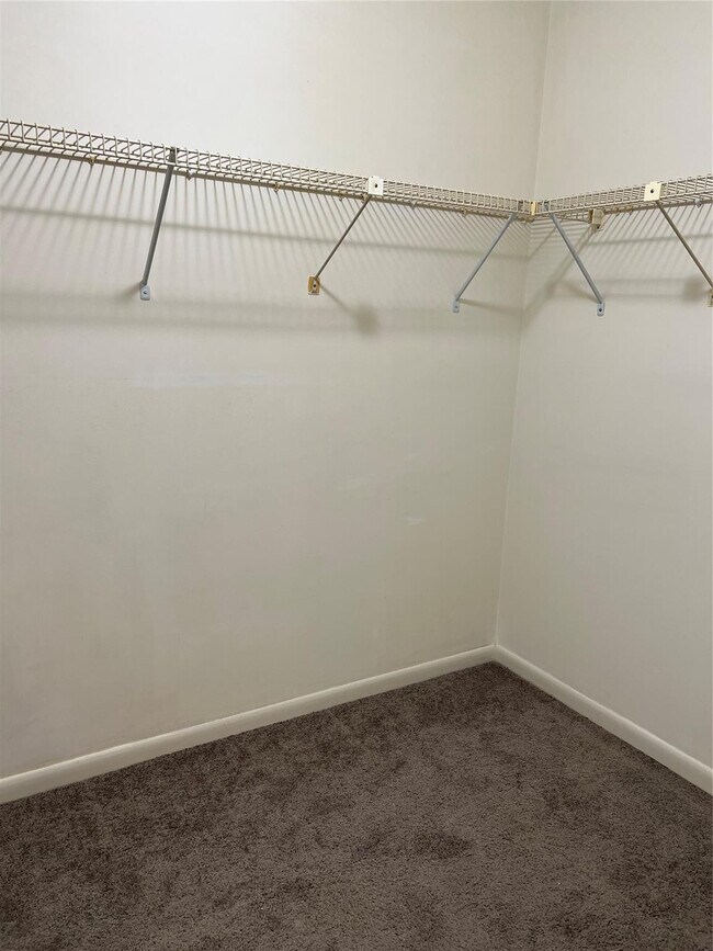 Building Photo - 1526 Whitehall Dr