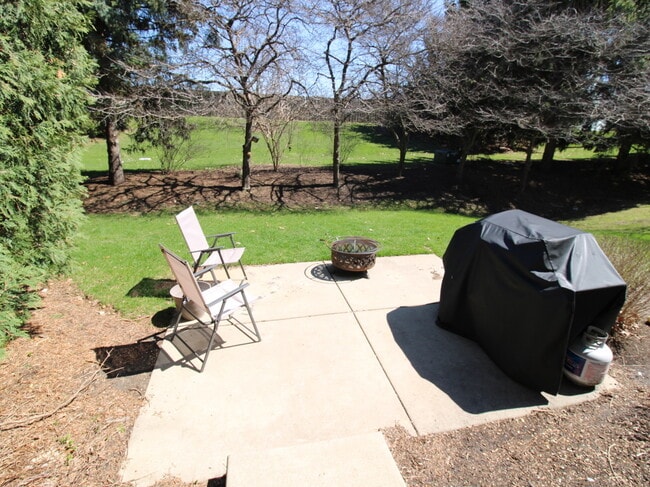 Building Photo - 10 Parkside Ct