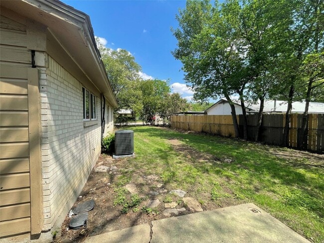 Building Photo - 3 BR/2.5BA | Newly Renovated Single Family Home | 1-Car Covered Parking | Gated backyard
