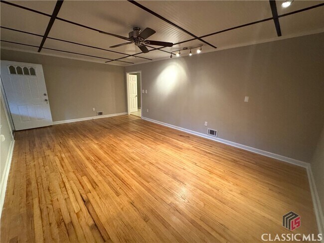 Building Photo - 108 White St