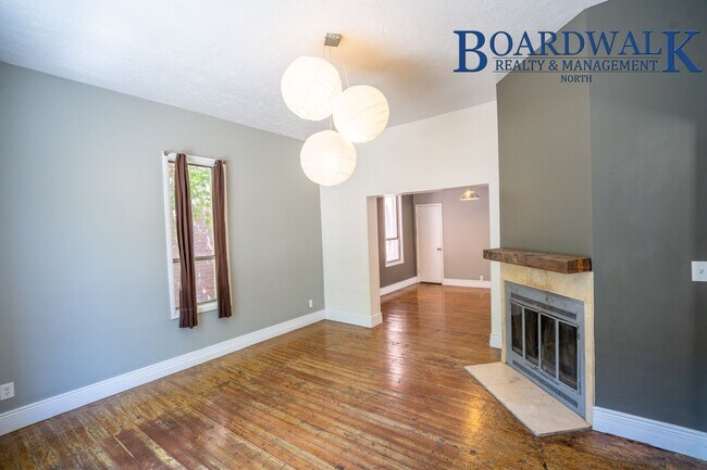 Building Photo - 4 Bedroom Victorian Single Family Home
