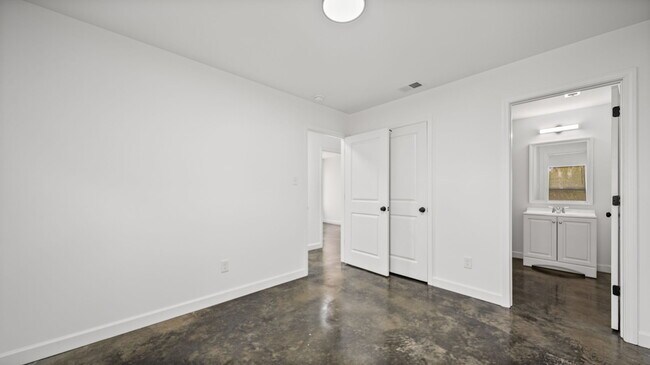 Building Photo - 34 E Geeter Rd