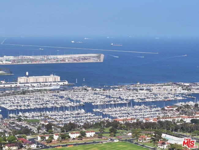 Building Photo - 778 W 25th St