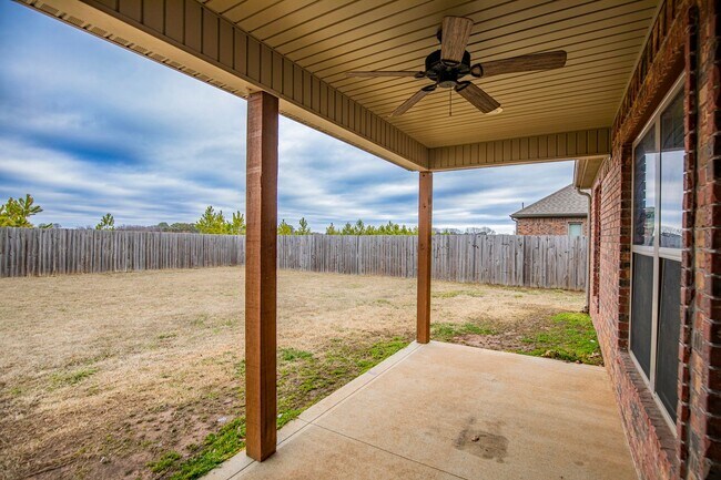 Building Photo - ***1104 S. Taylor ***