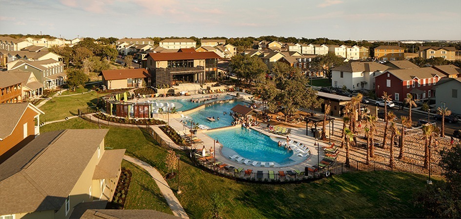 Exterior-Aerial-Building-Pool-Cottages San Marcos-TX-03-web - Cottages at San Marcos (old)