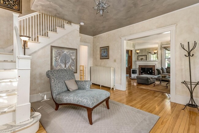 Building Photo - 160 Wibird St