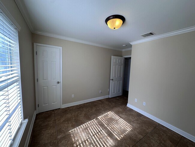 Building Photo - 505 Gaston Cir