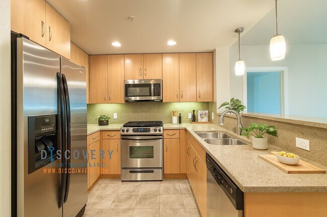 Building Photo - Large Downtown Oakland Two Bedroom Condominium at The Jade