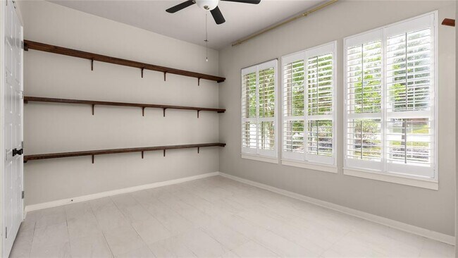 Building Photo - 595 Dayridge Dr