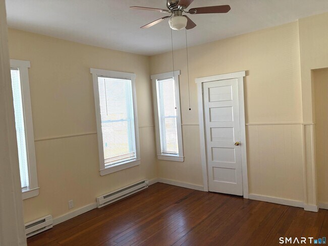 Building Photo - 137 Clifton St