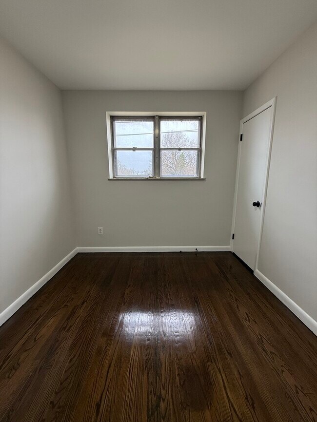 Building Photo - 36 Collins Ln