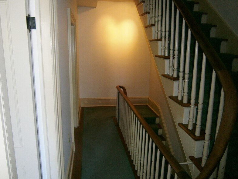 Building Photo - 107 W Taylor St