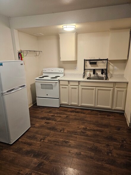 Building Photo - 3510 NE Everett St