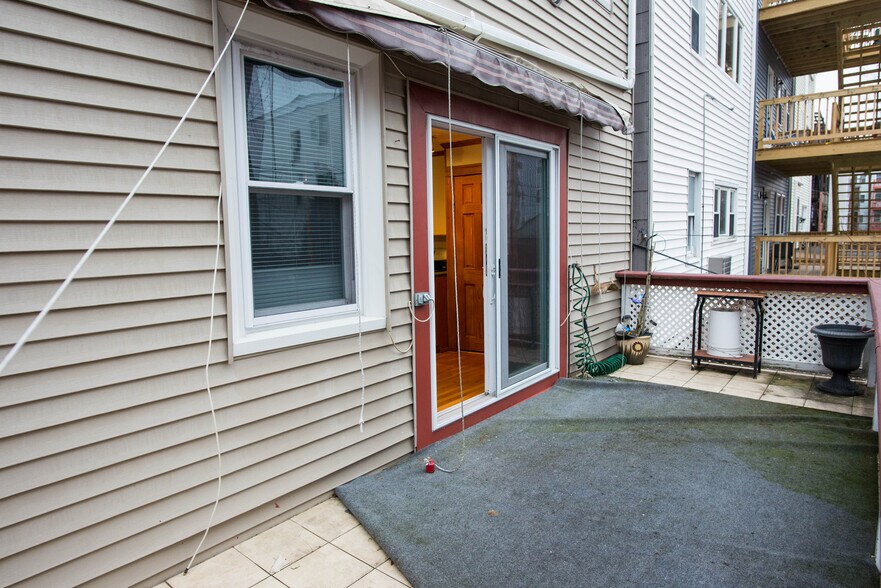 Building Photo - 132 Bremen St