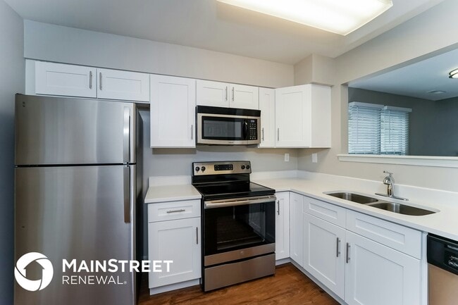 Building Photo - 4303 Bay Pointe Dr