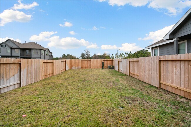 Building Photo - 631 Silver Pear Ct