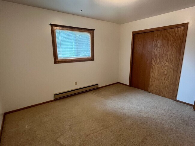 Building Photo - 1 Bed 1 Bath Heat and Water Included!