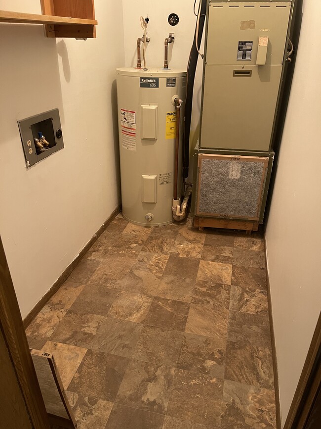 Building Photo - 3 Stratford Rd