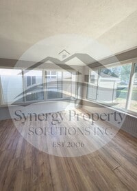 Building Photo - Crestline Home Available Now