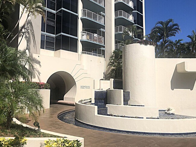 Building Photo - Subtly Furnished Honolulu Park Place 2BR/2BA/2PK Ocean View