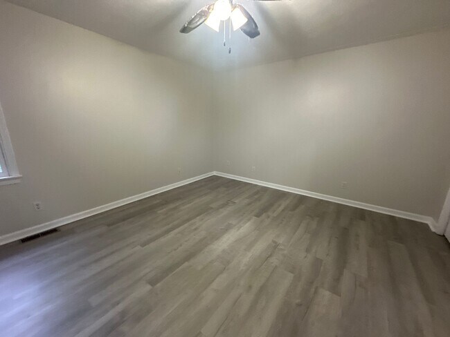Building Photo - Salem 4 BR Home