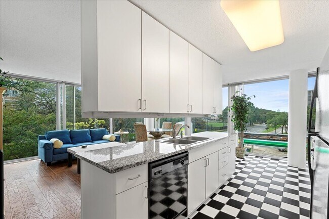 Building Photo - 3115 S Michigan Ave