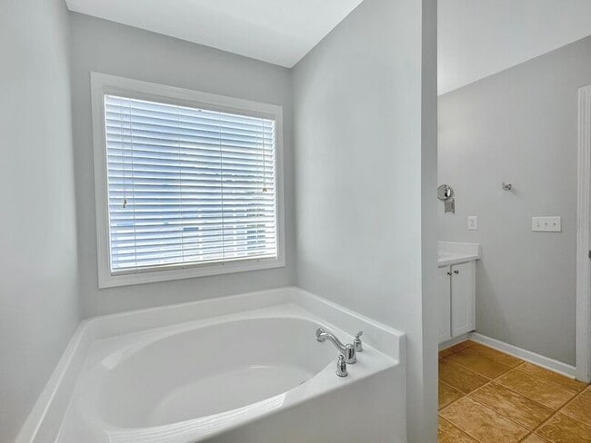 Building Photo - 1418 Hamlin Park Cir