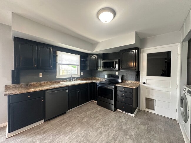 Building Photo - 2063 W Highland Ln