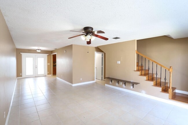 Building Photo - 2303 Seaside Dr