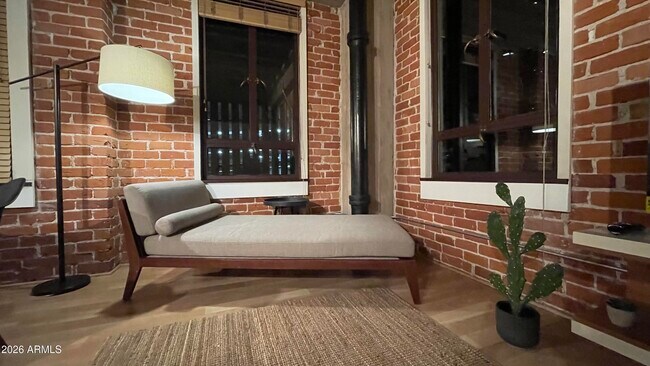 Building Photo - 114 W Adams St