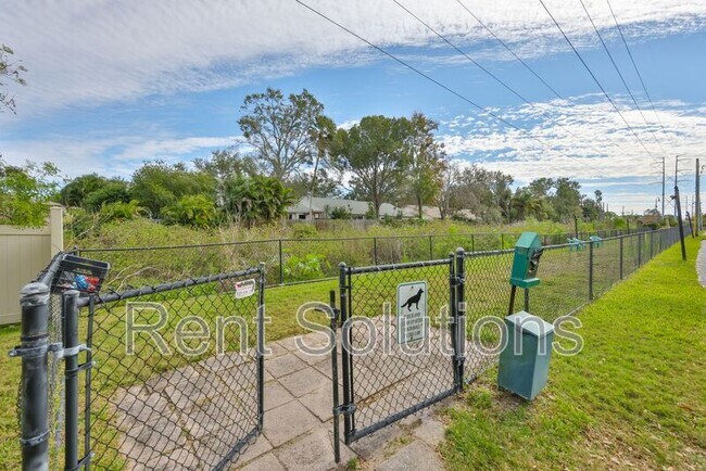 Building Photo - 2500 Winding Creek Blvd