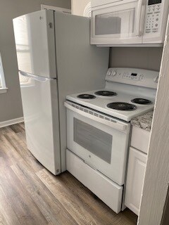 Building Photo - 2638 Summit Ave