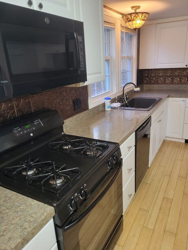 Building Photo - 5 Dupaw Gould Rd