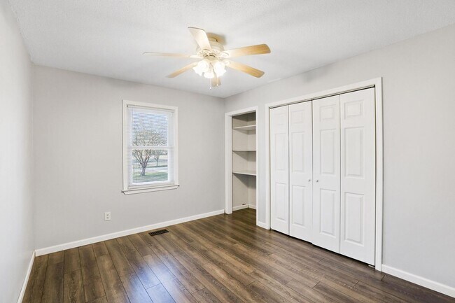 Building Photo - Pet Friendly Rental with no carpet!