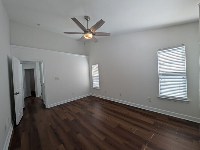 Building Photo - Pristine End Unit Townhome located in the Prosperity Place community!