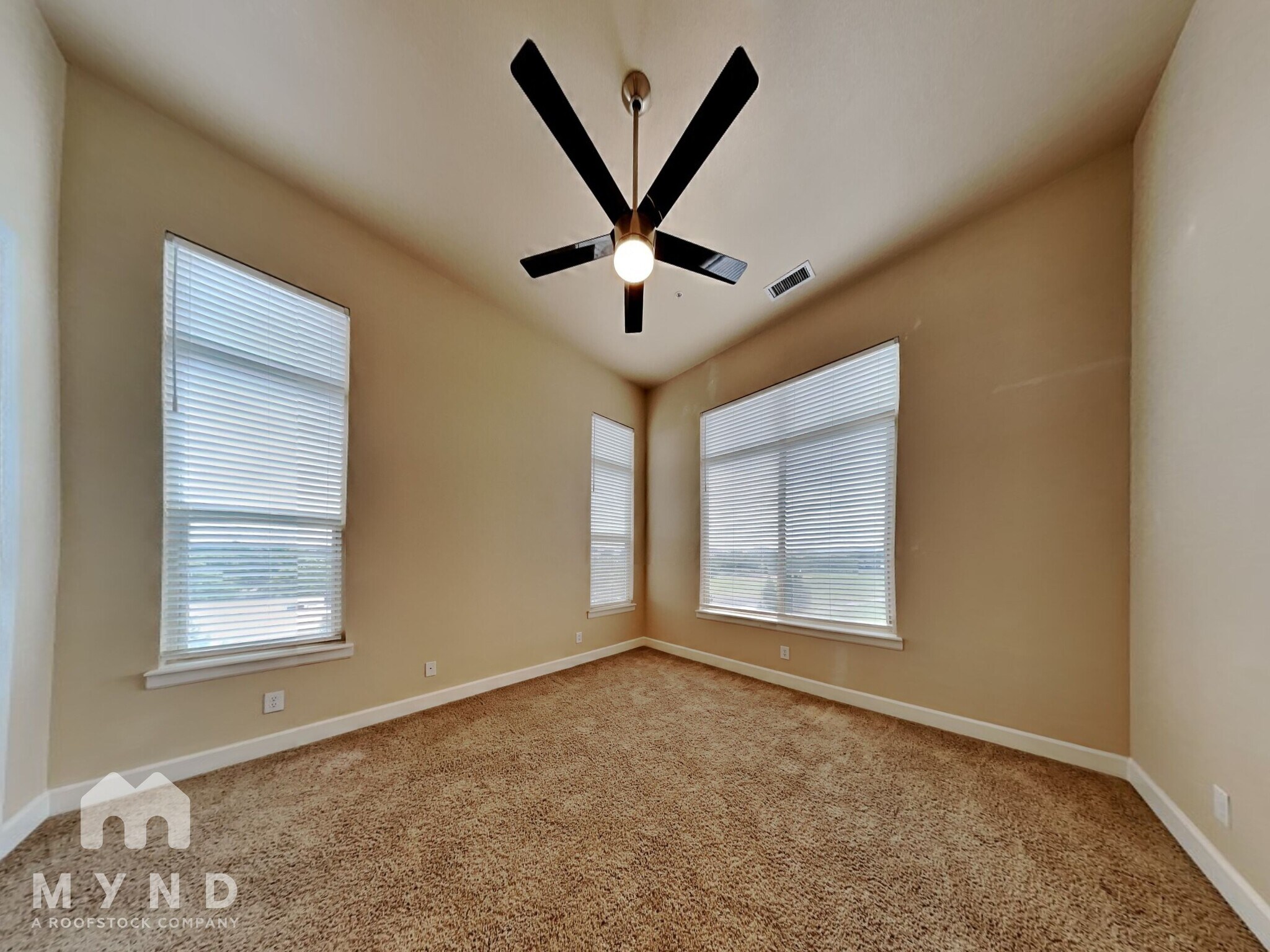 Building Photo - 307 Inverness Way S