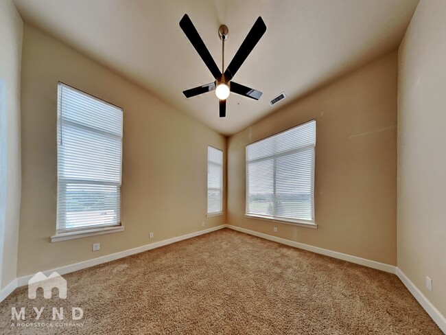 Building Photo - 307 Inverness Way S